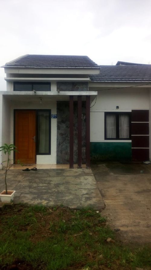 foto tampak rumah tipe 45/90 perumahan Pesona Jati Indah Cibungur