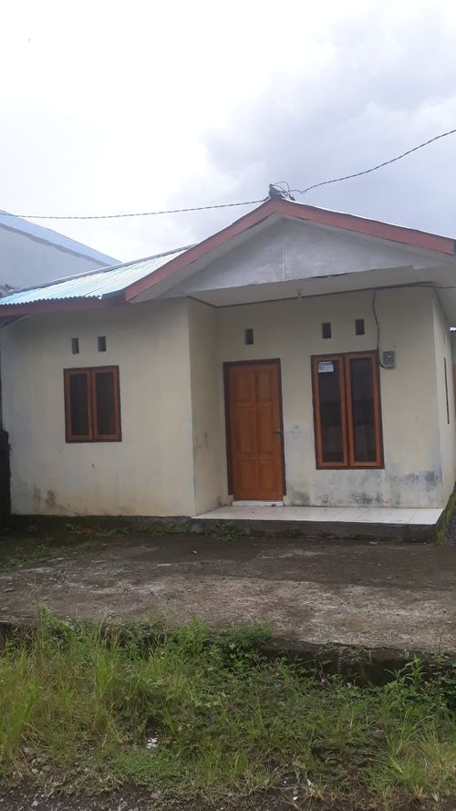 foto tampak rumah tipe 36/120 m2 perumahan Kolongan Residence