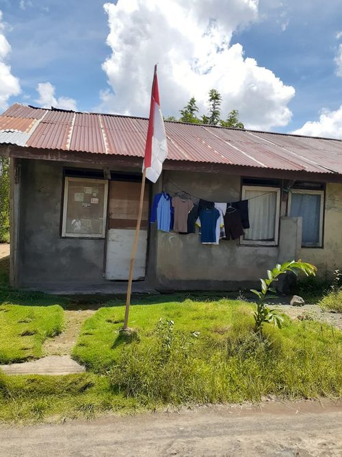foto tampak rumah tipe RSS.36/96 perumahan PERUMNAS MAESA UNIMA