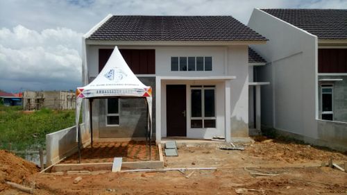 foto tampak rumah tipe EDELLWEIS perumahan AMBASSADOR RESIDENCE 5