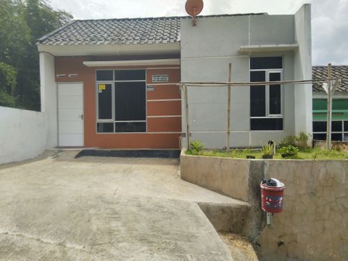 foto tampak rumah tipe 36/84 perumahan Kedungrandu Regency