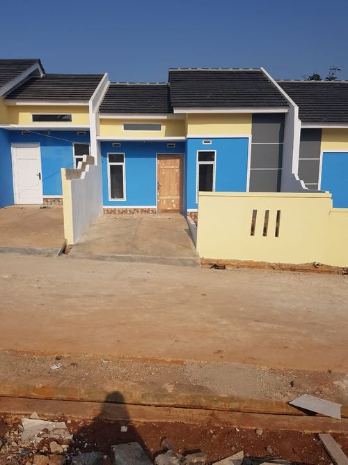 foto tampak rumah tipe Komersil perumahan CIKAHURIPAN RESIDENCE