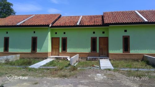 foto tampak rumah tipe 30 perumahan Dunia Kartika