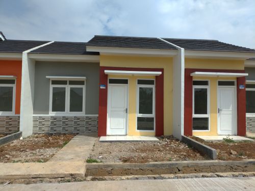 foto tampak rumah tipe KRISAN perumahan KOTA BINTANG Waringin