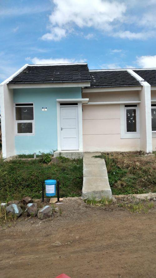foto tampak rumah tipe 30/60 perumahan Bumi Kayangan