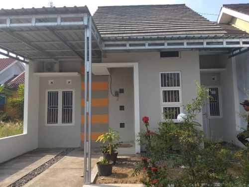 foto tampak rumah tipe 42/72 perumahan KHARISMA REGENCY