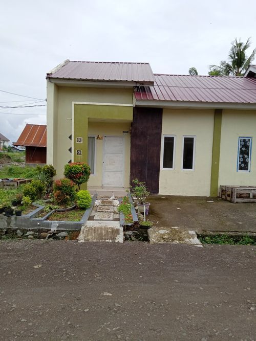 foto tampak rumah tipe 36 perumahan Adam family
