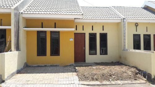 foto tampak rumah tipe Komersil perumahan Wirogunan Residence Tahap 2 dan 3