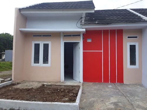 foto tampak rumah tipe Kasemen perumahan Bumi Kasemen Lestari 