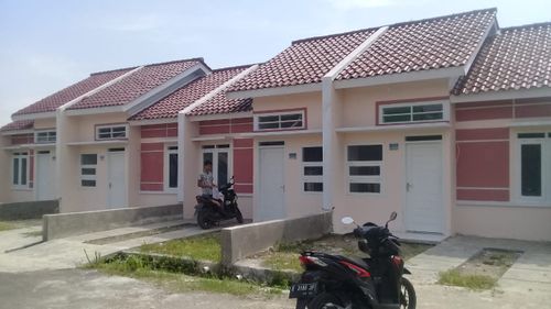 foto tampak rumah tipe 32/60 perumahan SLADO PERMAI