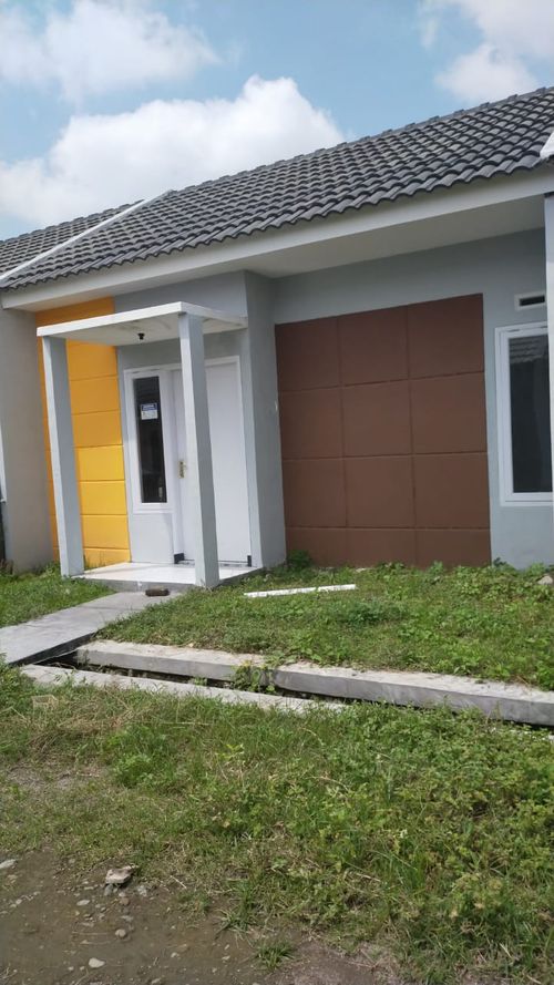 foto tampak rumah tipe 30/60 perumahan GRAND EMERALD PANDANWANGI 2