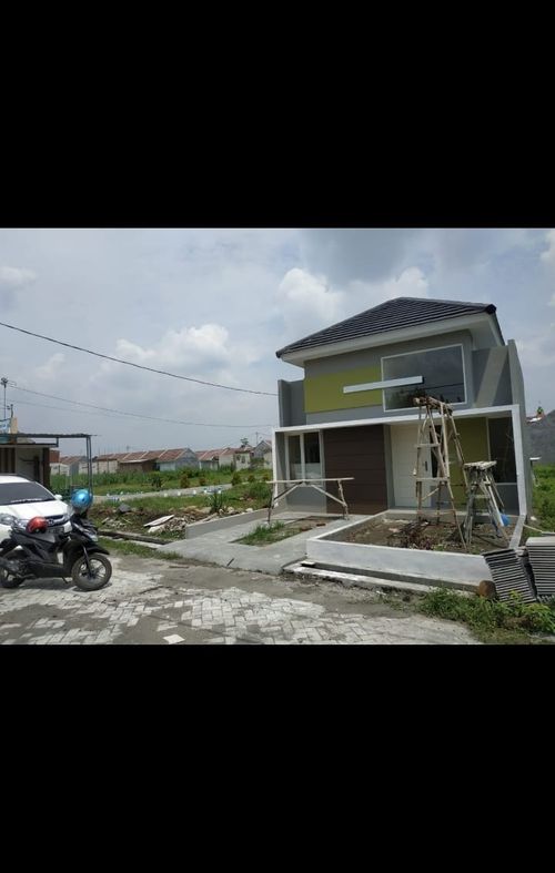 foto tampak rumah tipe 36/72 perumahan GRAND EMERALD PANDANWANGI 2