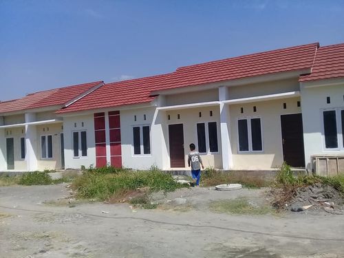 foto tampak rumah tipe 32 perumahan Griya Emerald Tarub