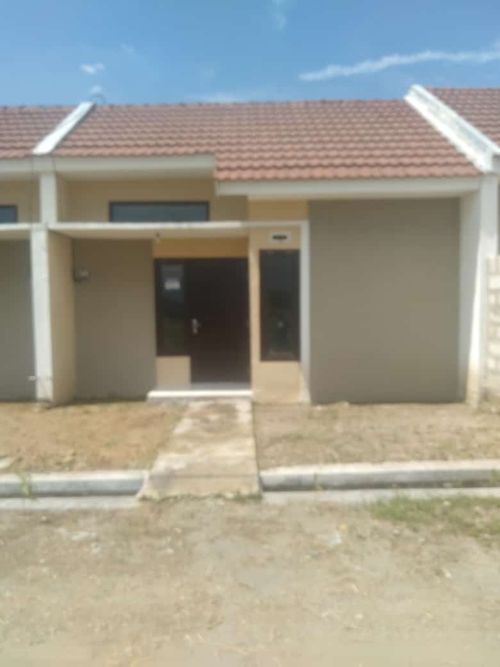 foto tampak rumah tipe 30 perumahan GRAND EMERALD PURI