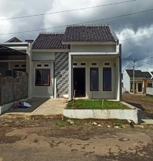 foto tampak rumah tipe 36/60 perumahan Alam Layung Indah
