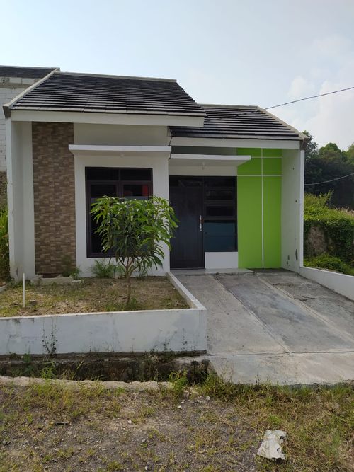 foto tampak rumah tipe Cluster Bukit Taman Baru perumahan BUKIT TAMAN BARU