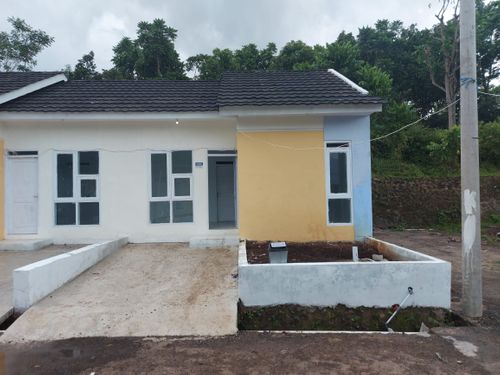 foto tampak rumah tipe 30/60 perumahan BUMI RANCABANGO INDAH 
