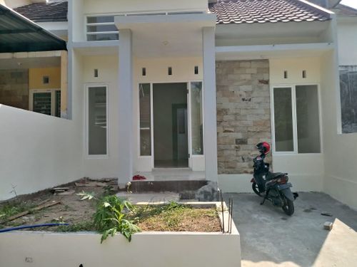 foto tampak rumah tipe 36/72 perumahan cakra residence