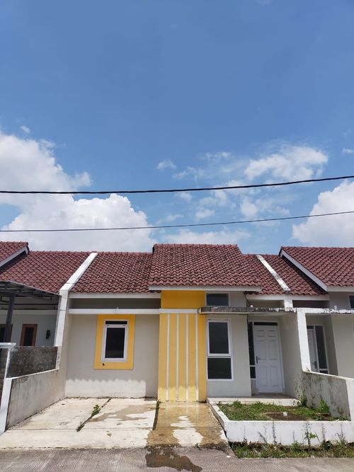 foto tampak rumah tipe 48/84 perumahan PUNCAK RABBANY CIPARAY