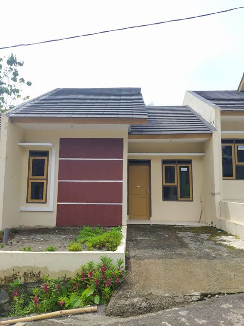 foto tampak rumah tipe 36/72 perumahan Bumi Pakarangan Ciamis