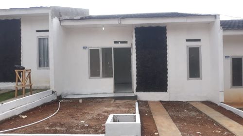 foto tampak rumah tipe 30x60 perumahan Mekarbakti Residence