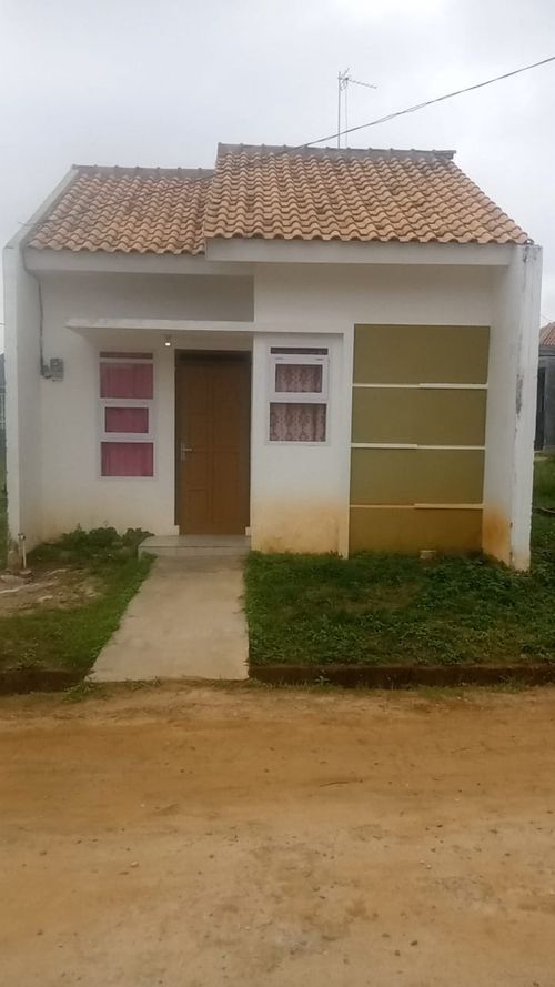 foto tampak rumah tipe 36/60 perumahan Golden Village