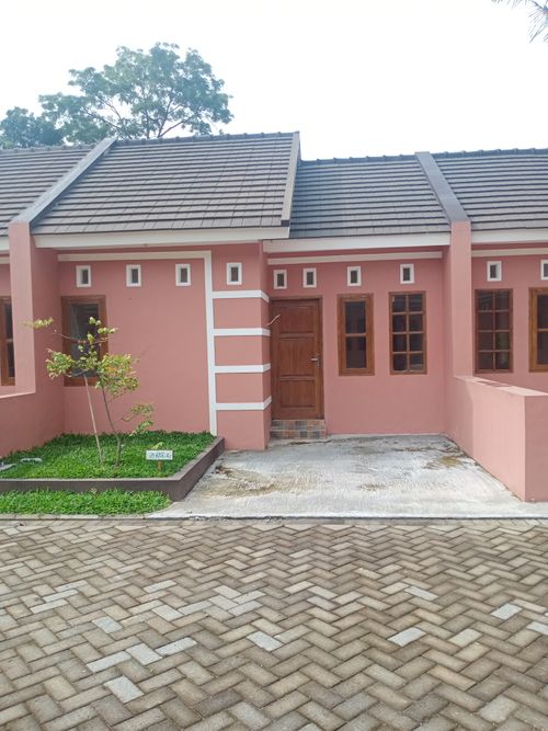 foto tampak rumah tipe E perumahan Omah Perdana