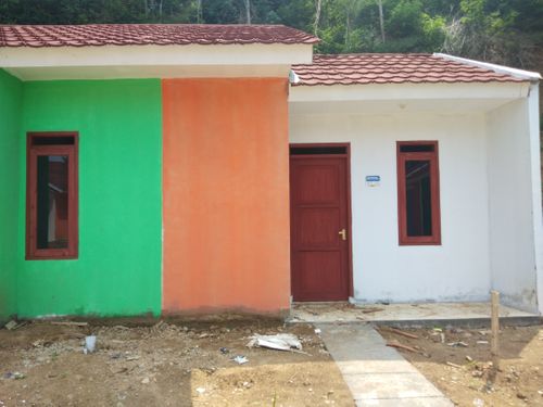 foto tampak rumah tipe 30/60 perumahan Pesona Muara Jaya