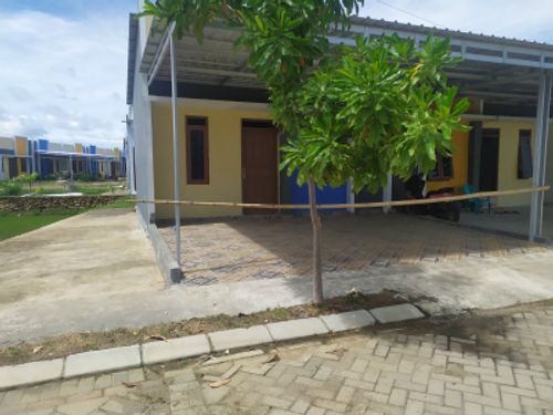 foto tampak rumah tipe 36/84 perumahan BUMI CILELLANG MAS