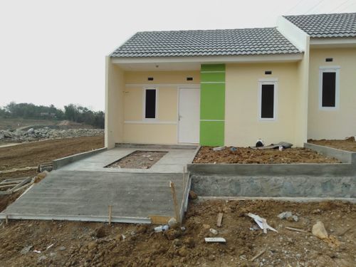 foto tampak rumah tipe 30/60 perumahan Grand Laksana Residence