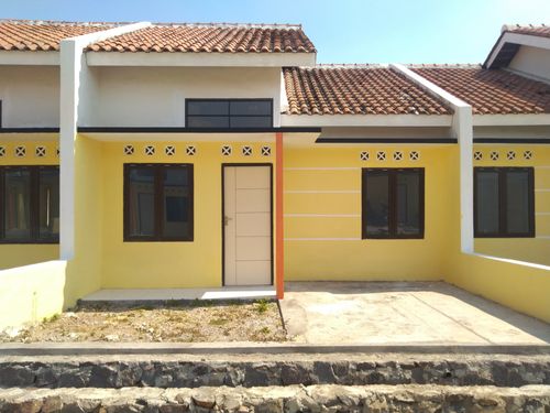 foto tampak rumah tipe 36 perumahan GREEN INDAH CARUBAN