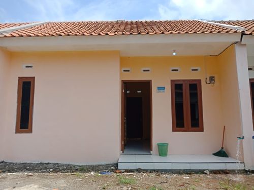 foto tampak rumah tipe RUMAH TAPAK perumahan ndalem agung