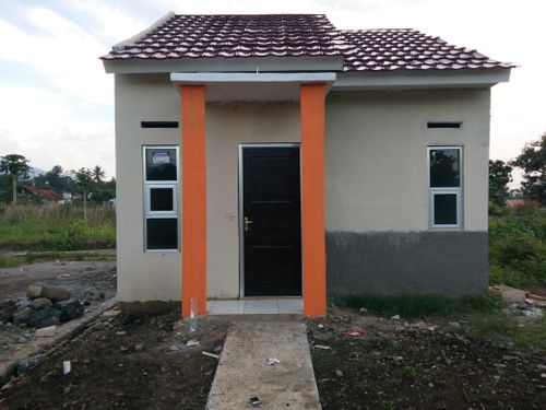 foto tampak rumah tipe 30/60 perumahan Mughni Wanamekar Asri