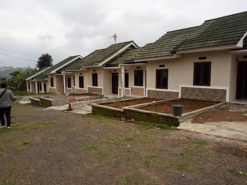 foto tampak rumah tipe 36/60 perumahan Taman gekbrong indah