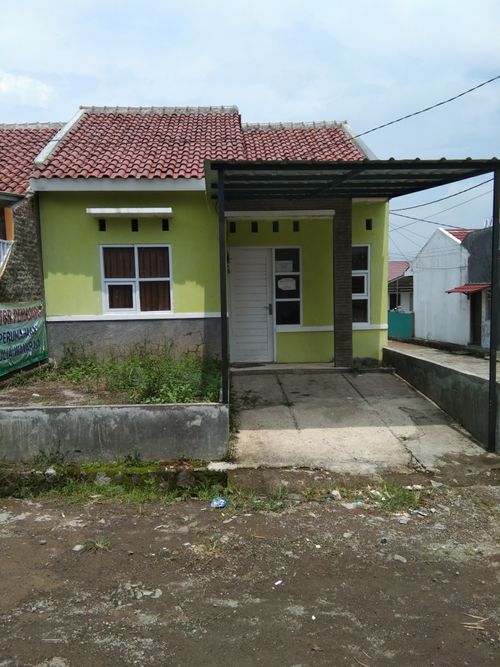 foto tampak rumah tipe 36/72 perumahan Aulia wanaraja