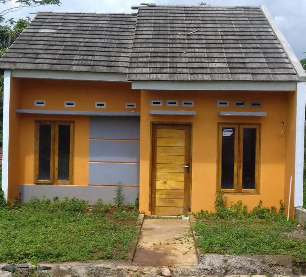 foto tampak rumah tipe 36/72 perumahan MUTIARA KARANG 2
