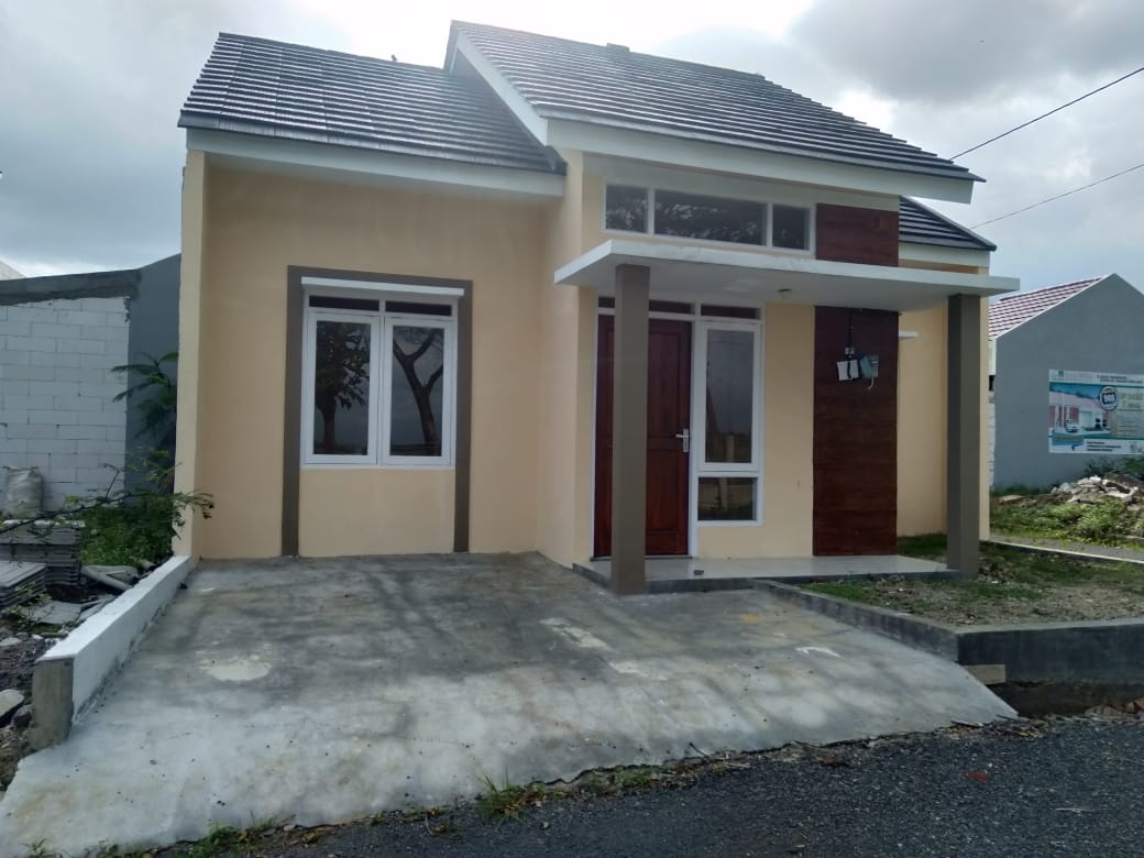 foto tampak rumah tipe BLOK B KOMERSIL perumahan Grand perwira gemuruh