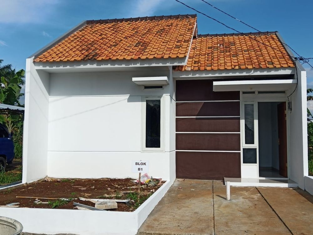 foto tampak rumah tipe NIRWANA 1 perumahan PURI NIRWANA CIAMBAR