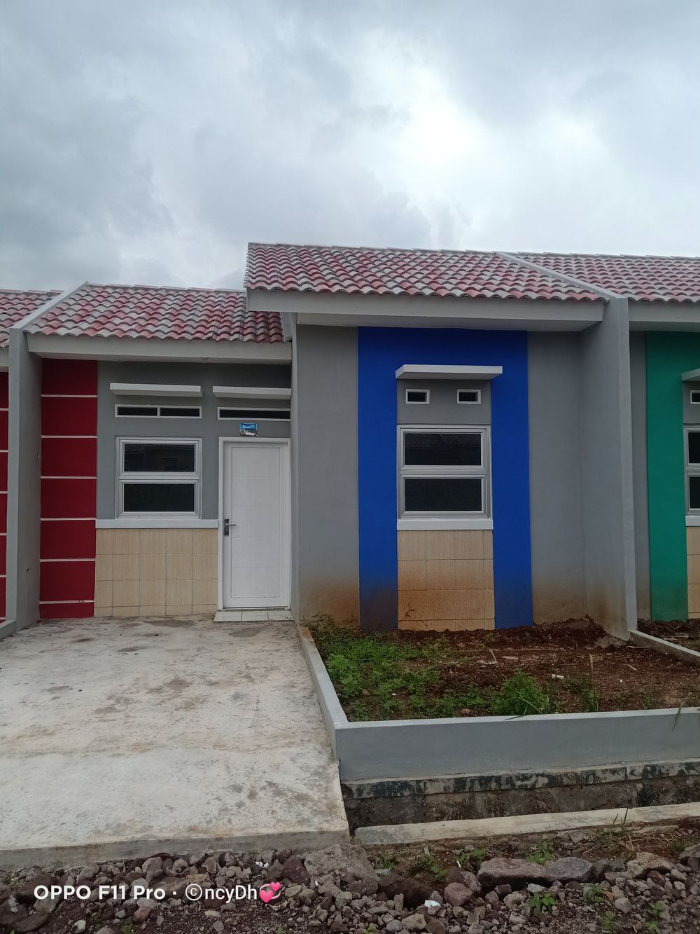 foto tampak rumah tipe 30/80 perumahan Metro Parung Panjang