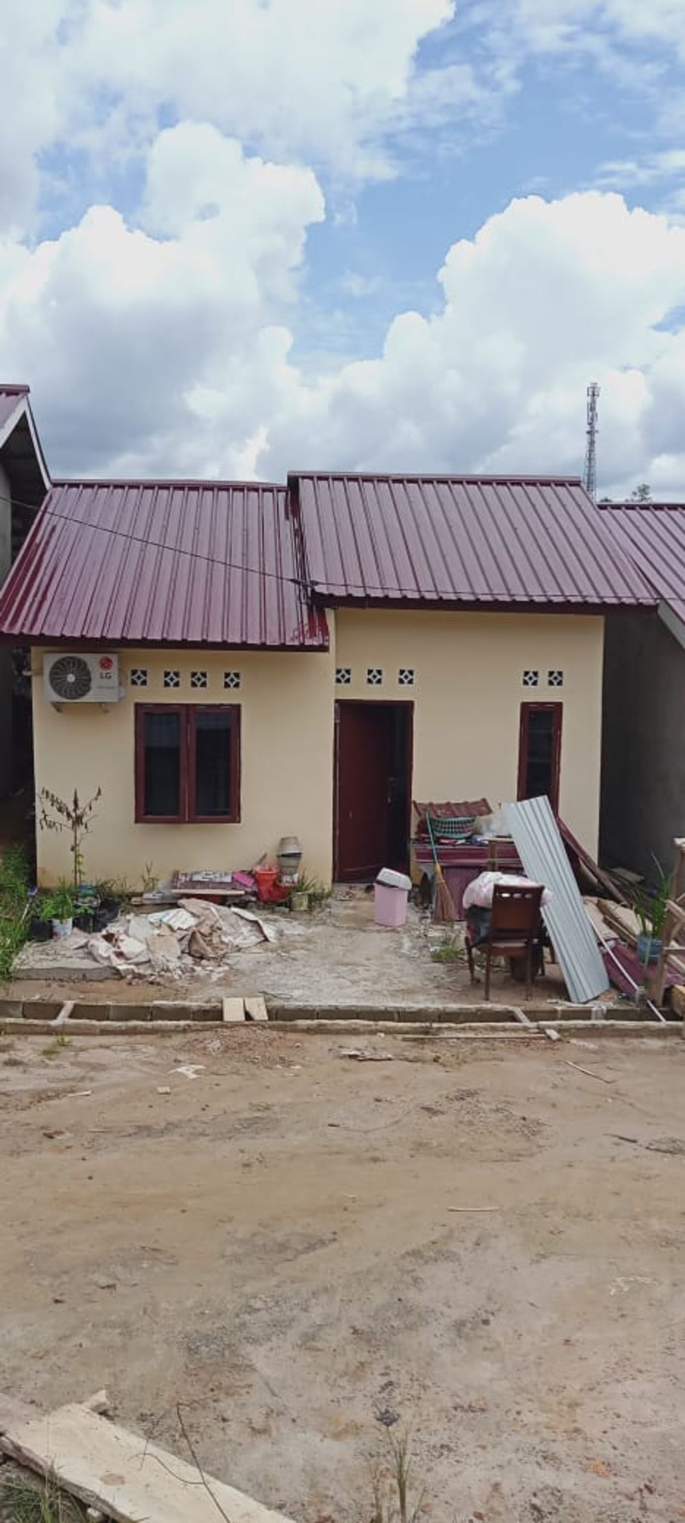 foto tampak rumah tipe 36/84 perumahan PERUMAHAN PURI KARANG JOANG