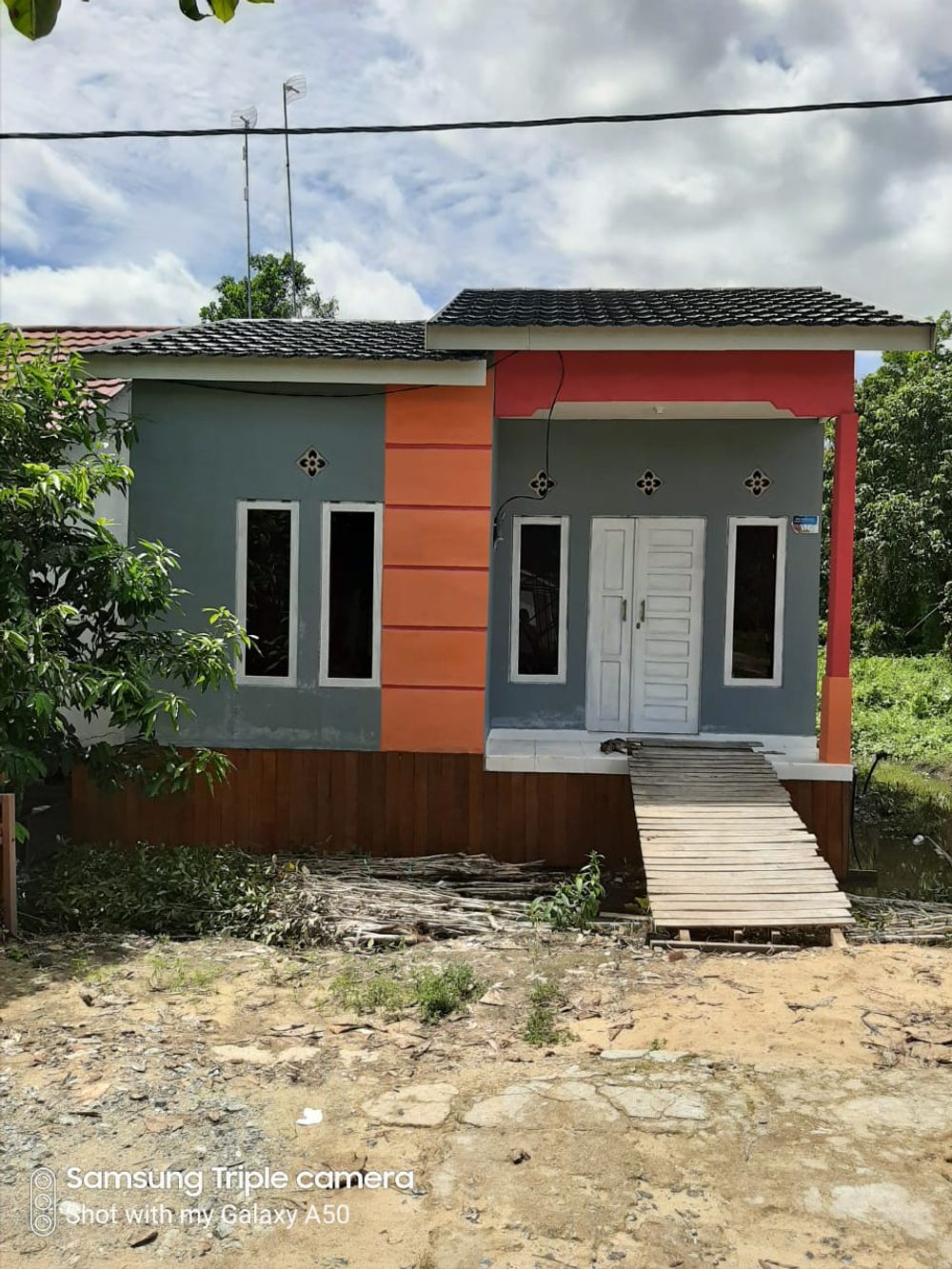 foto tampak rumah tipe 36 perumahan Marabahan Residence