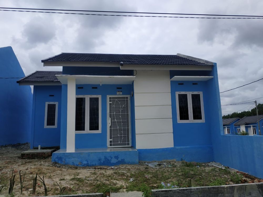 foto tampak rumah tipe 36/108 perumahan GAPURA GARUDA