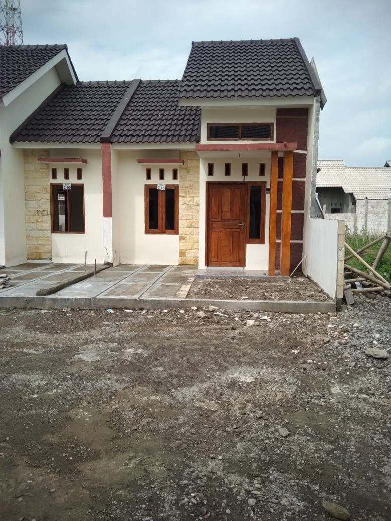 foto tampak rumah tipe 36/60 perumahan Green Begadung Residence