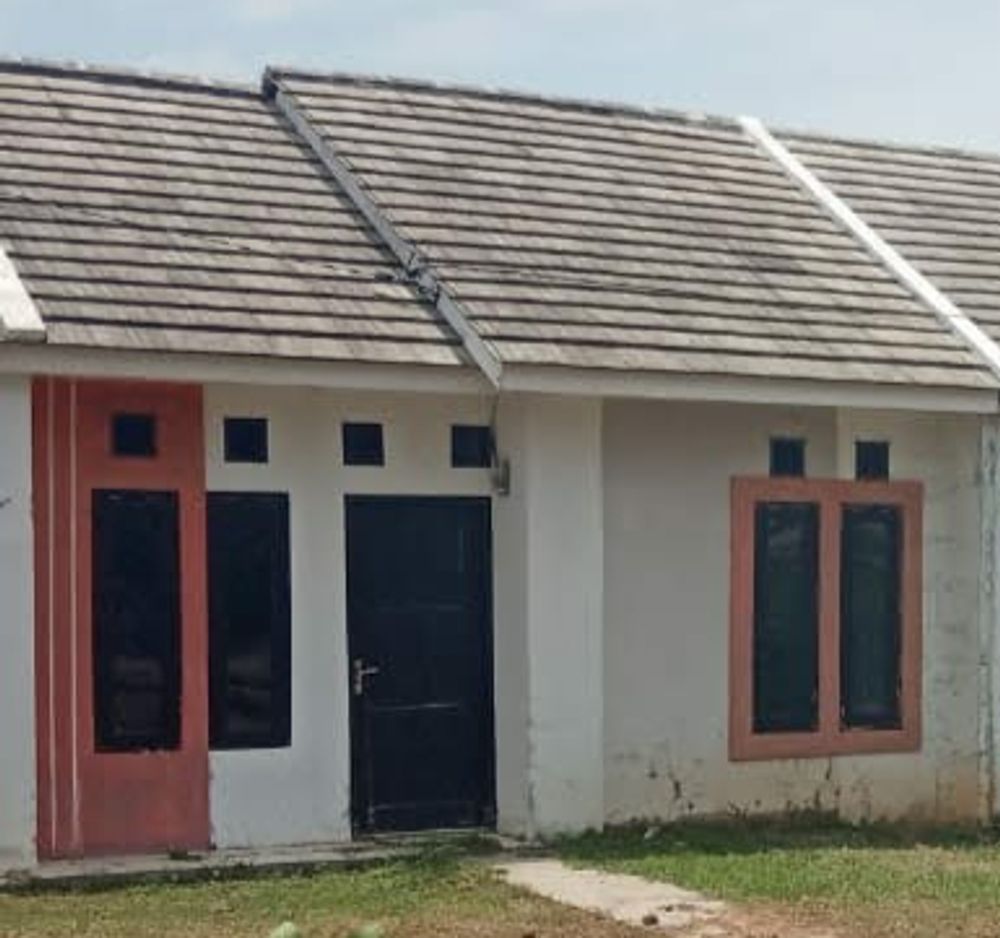 foto tampak rumah tipe 36/72 perumahan Bumi Cikondang