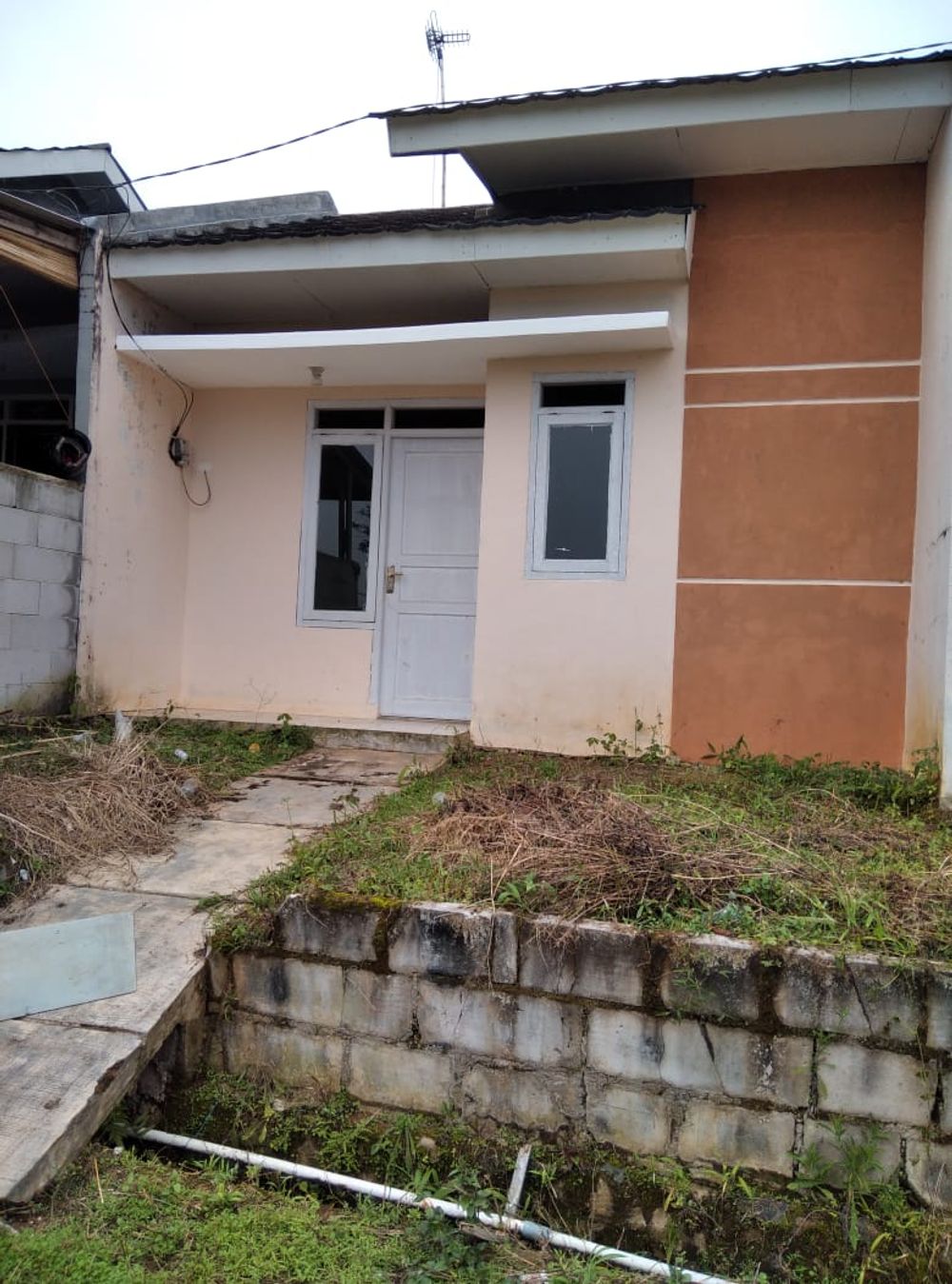 foto tampak rumah tipe 33/60 perumahan GRIYA BUKIT PESONA