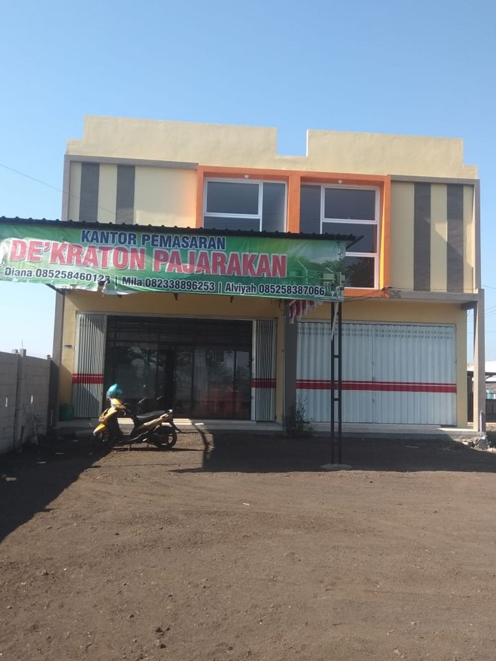 foto tampak rumah tipe 100/60 perumahan De'Kraton Pajarakan