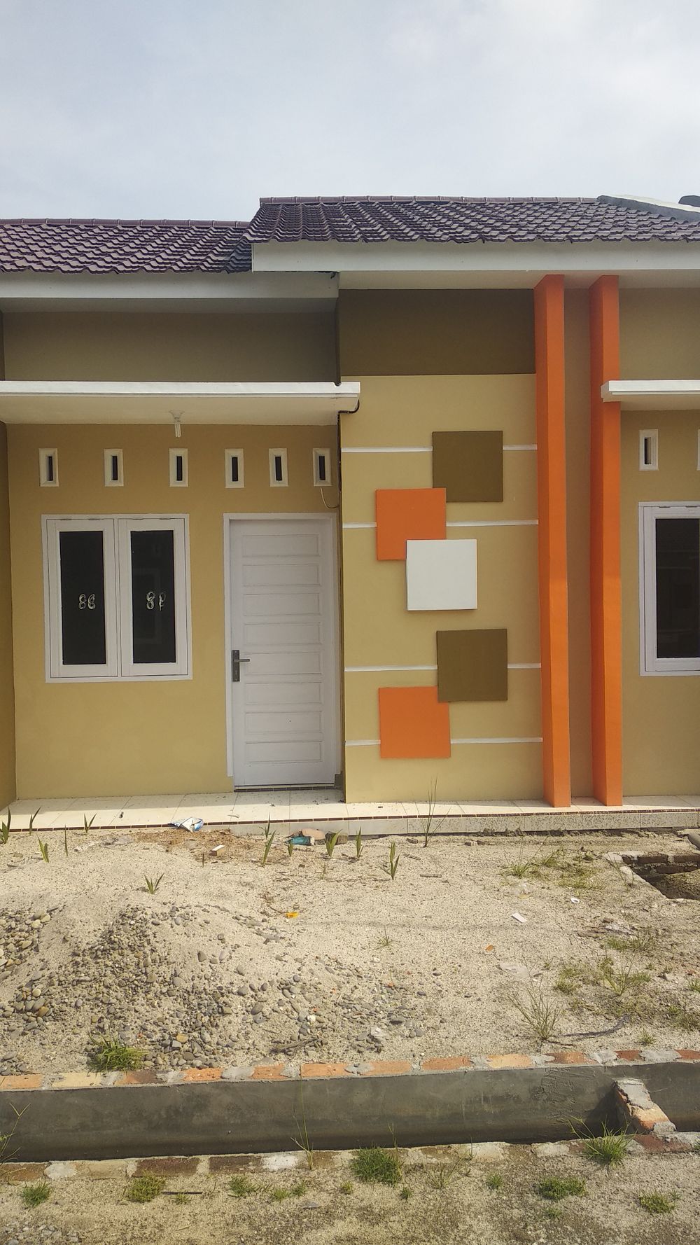 foto tampak rumah tipe 36/78 perumahan GRIYA CEMARA SIDODADI 2