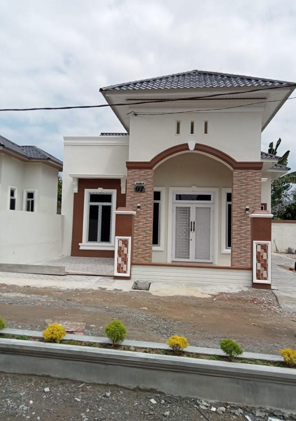 foto tampak rumah tipe 64 perumahan SAHARA RESIDENCE