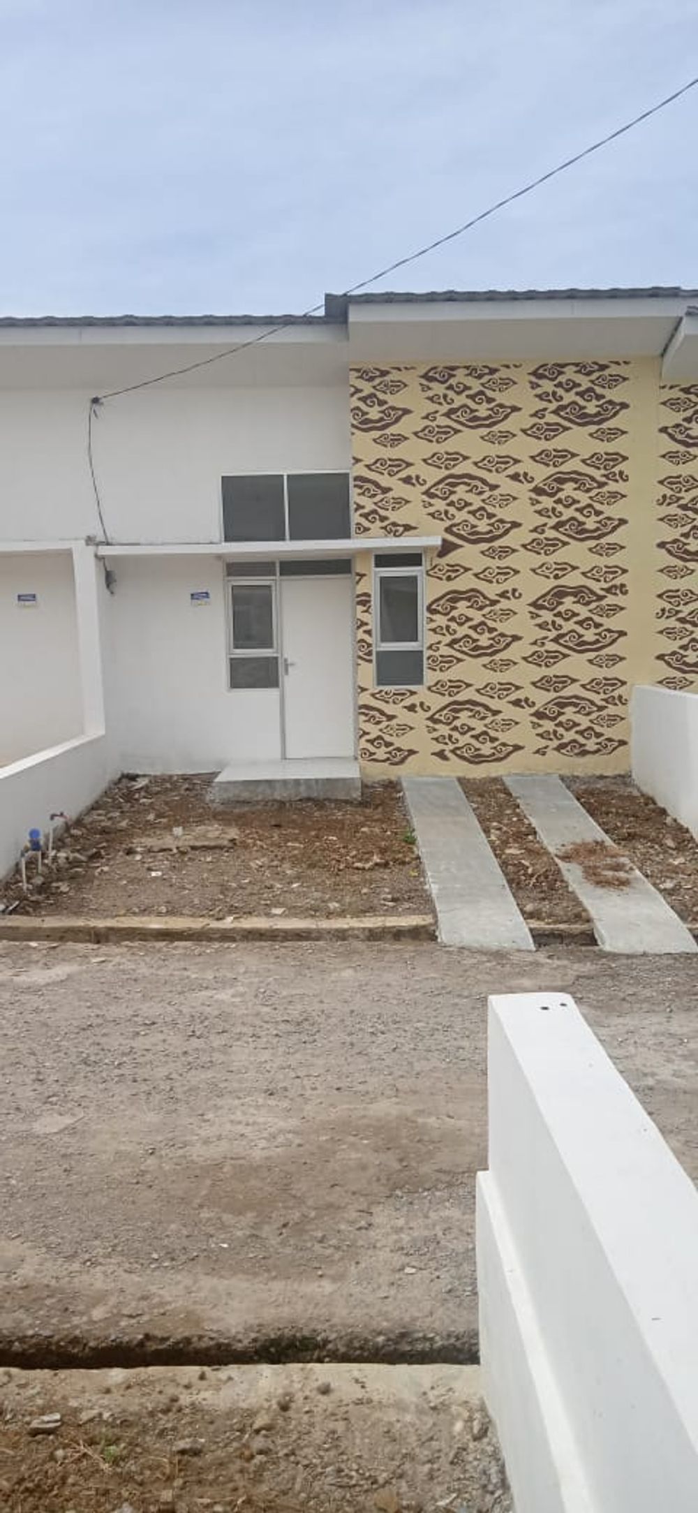 foto tampak rumah tipe MEGA MENDUNG perumahan BATIK RESIDENCE