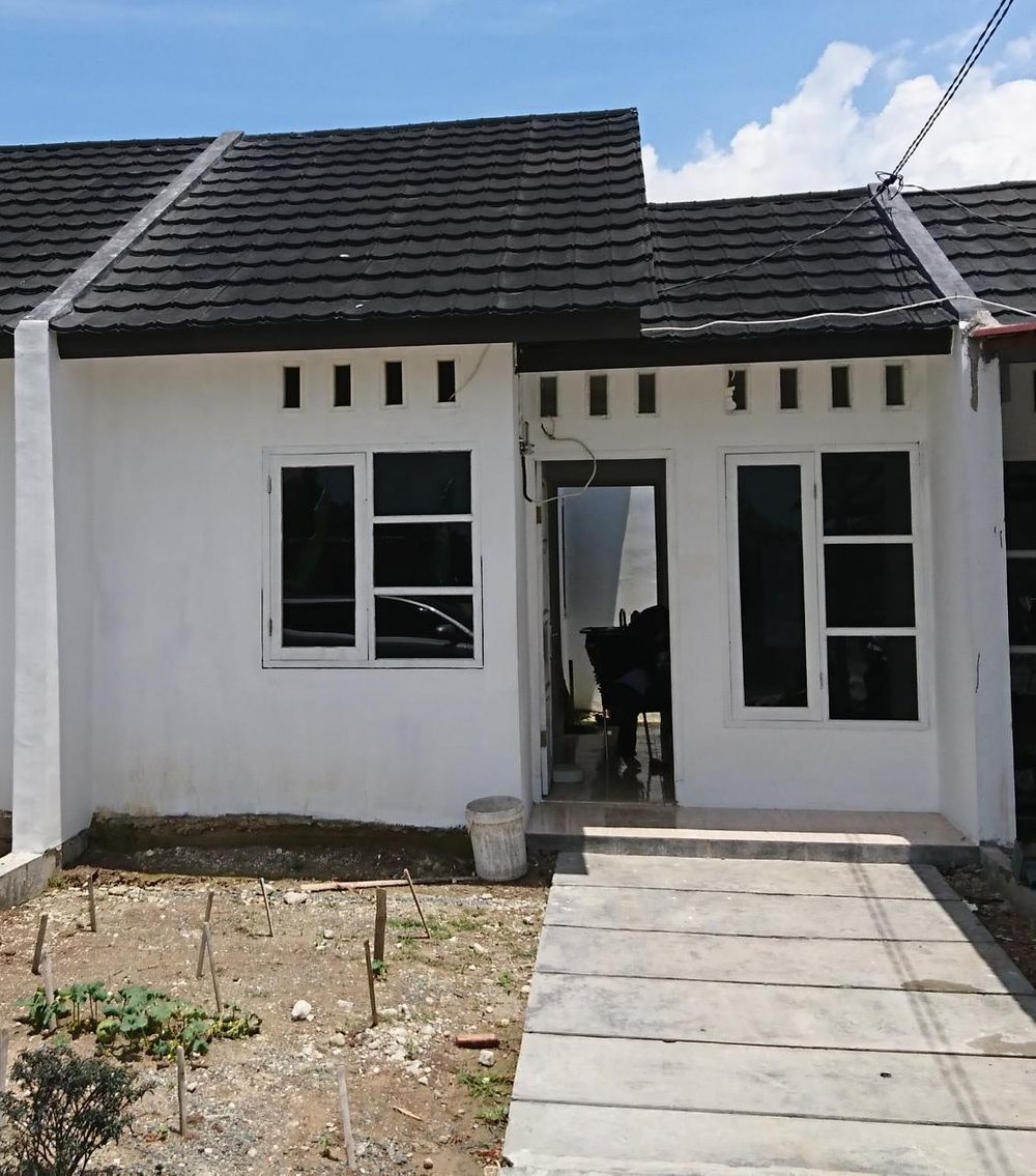 foto tampak rumah tipe Blok B no. 2 perumahan Bumi Makmur Abadi